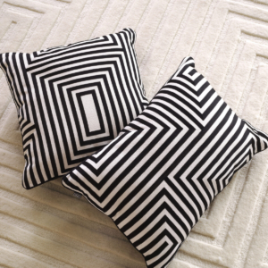 Подушка Spray square black white 115067